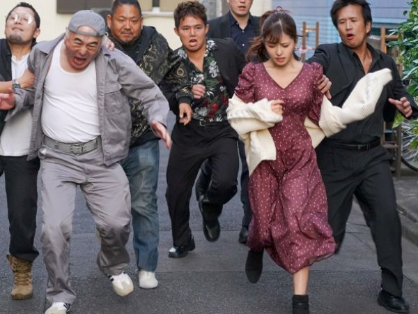 【地元NTRの悲劇】『もうやめて…』帰郷した元カノが元カレと再会し愛を確かめ合うも、夜職時代のストーカー客に狙われ、無理やり犯される…胸糞悪い現実に絶望！！