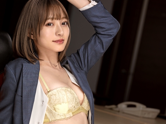 【痴女お姉さん】『もっと奥まで…』仕事終わりのエロ痴女お姉さんが、肉棒を貪るようにしゃぶり尽くす！セクシーなスーツを脱ぎ捨て、おマンコの奥で熱い肉棒を迎え入れる！エロすぎる痴女プレイに悶絶必至！♡