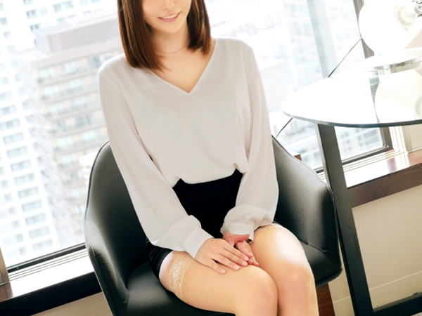 【婚活コンサルタントの裏の顔】『お客様と…ダメなのに…』美人コンサルタントがAV出演！淫乱オマ○コを男優チンポで激イカせ♥ 仕事では見せないエロすぎる姿に興奮必至！！