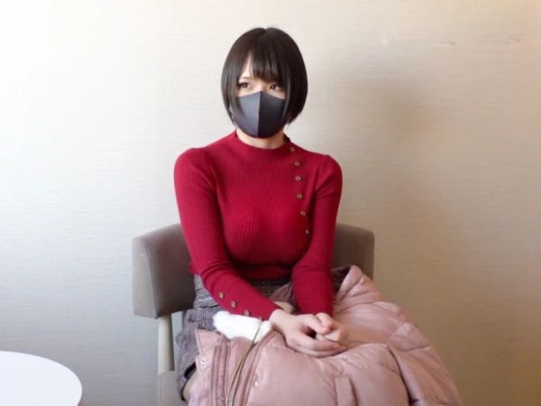 【爆乳ナースの危険なアルバイト】『バレたらクビになっちゃう…』街中で声をかけられたショートカット看護師が、謝礼金に釣られてホテルで生ハメSEX！デカ乳を揺らしながらパイズリ披露♪