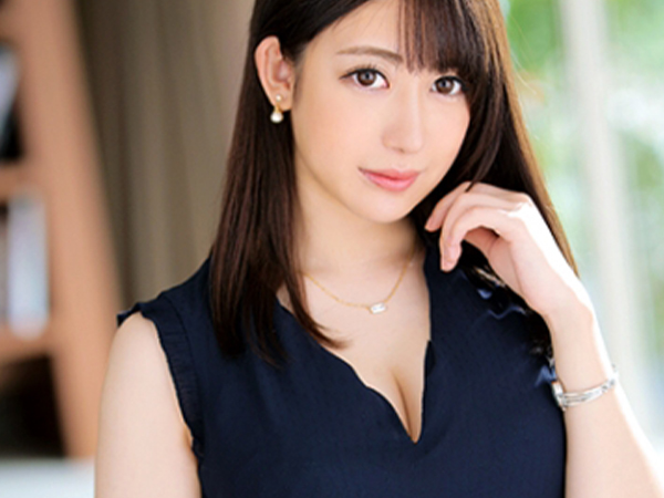 【色白インテリ美女の恥じらいプレイ】医療研究職の三十路美女が照れながらチ○ポをフェラ手コキ！バイブで責められ、理性崩壊の悶絶アクメ！