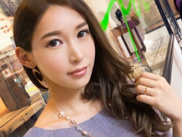 【セレブ人妻の禁断ナンパ】『旦那じゃ物足りないの…』30代とは思えない美貌の奥様が、性欲に負けて他人棒に溺れる！旦那以外のチ○ポで激しく突かれ、イキまくる姿は必見！美尻を揺らし、淫乱モード全開で乱れまくる！♡