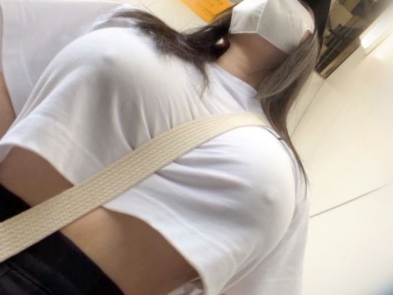 【爆乳保育士のコスプレSEX】Iカップの淫乱おっぱいが揺れまくる！ノーブラで敏感な乳首が擦れてビンビンに！コスプレ姿で鬼ハメされ、下乳がエロすぎる保育士と激アツ性交♥