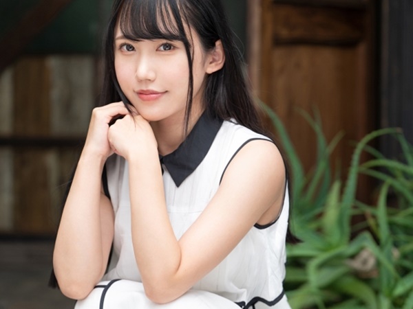 【小柄美人妻の敏感ボディ】壊れそうなほど華奢な奥様を激しくピストン！ピンク色の秘部から溢れる愛液…敏感すぎるカラダが潮吹きまくる！♡