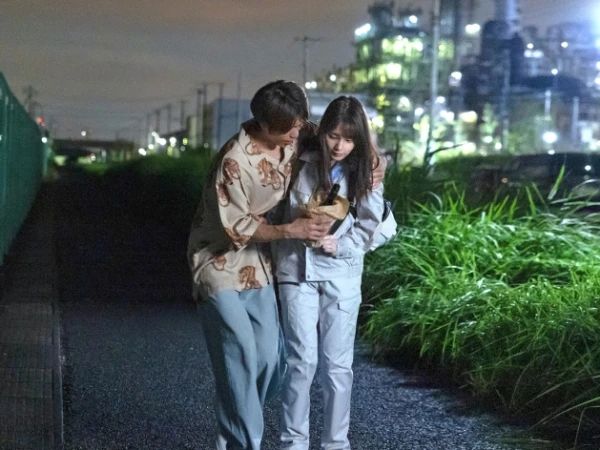 【理系女子の甘い誘惑】工場勤務の彼女が、偶然出会った男を自宅に招き、介抱するはずが…！？ 理系のクールな見た目とは裏腹に、情熱的なセックスで肉欲に溺れる同棲生活♥ 互いの体を求め合い、理性も吹っ飛ぶほど熱い夜を過ごす！