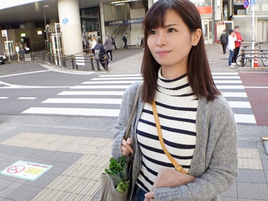 【欲求不満な人妻ナンパ】スレンダー美熟女が他人棒に夢中！パイパン奥様が禁断の快楽に溺れ、激しく乱れる！夫じゃ満足できない人妻の淫らな本性！♡