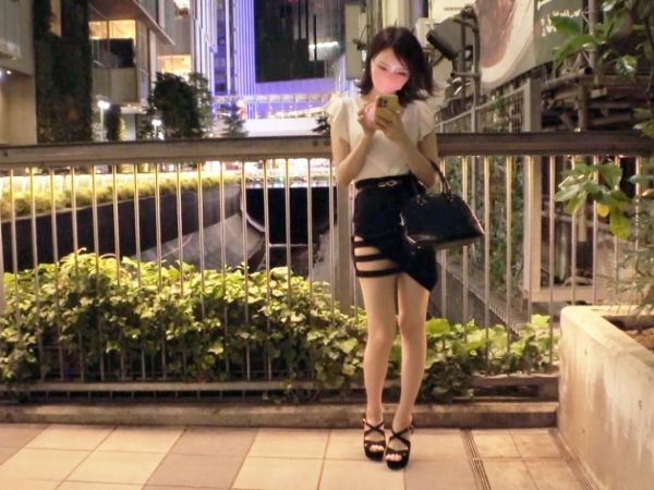 【美容部員の裏顔】色白スレンダーなお姉さんが本能むき出し！膣奥ガン突きで連続絶頂♡ クリオナしながらピストンに喘ぐ貪欲セックス！！