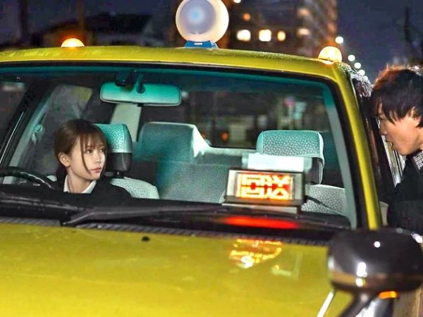 【若妻の危険なバイト】『誰にも言わないで…』30代とは思えない美ボディ人妻が、夫に内緒でAV出演！Tバックからこぼれそうな美尻を揺らし、見知らぬ男にオマンコを激しく突かれちゃう！