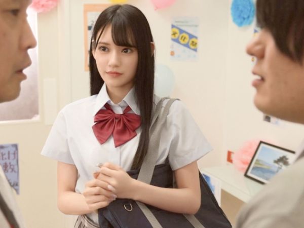 【校内カップルの禁断の秘密】『やだ…でも気持ちいい…』人気者の彼女が、デカチン男に弱みを握られ、彼氏のいない所で何度も快楽に溺れる！彼氏には見せない淫乱な姿に興奮必至！♡